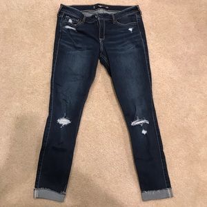 Never worn Hollister cropped jeans!